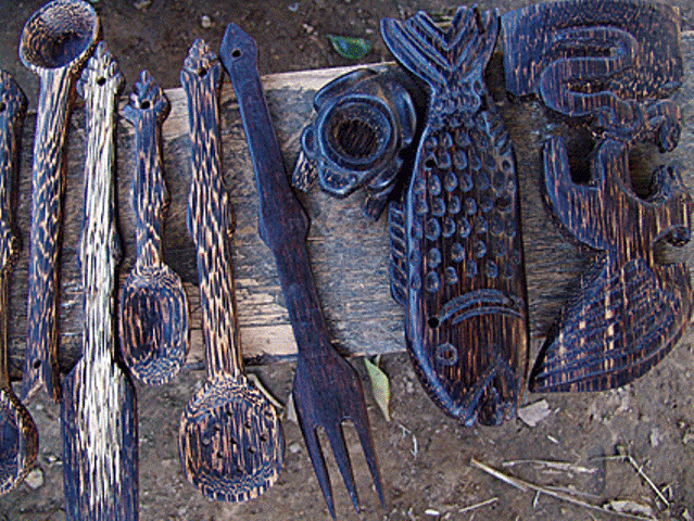 Souvenirs made with chonta wood